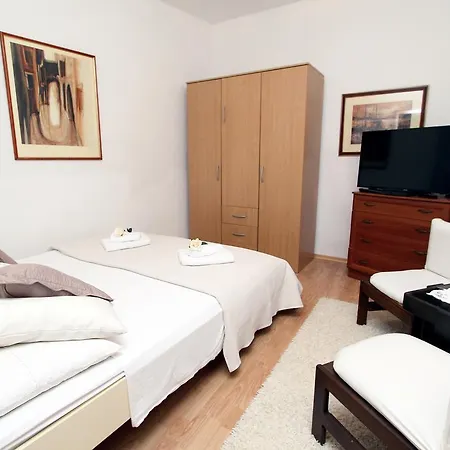 Old Town Manosa Apartment *
